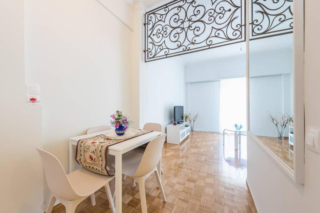 New! Bright & Remodeled 1Bed Apt 2Min Walk To Acropolis Athena Bagian luar foto