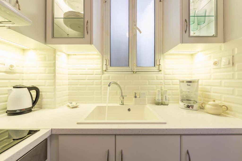 New! Bright & Remodeled 1Bed Apt 2Min Walk To Acropolis Athena Bagian luar foto